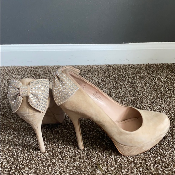 Steve Madden Nude Suede Heels - Picture 4 of 8